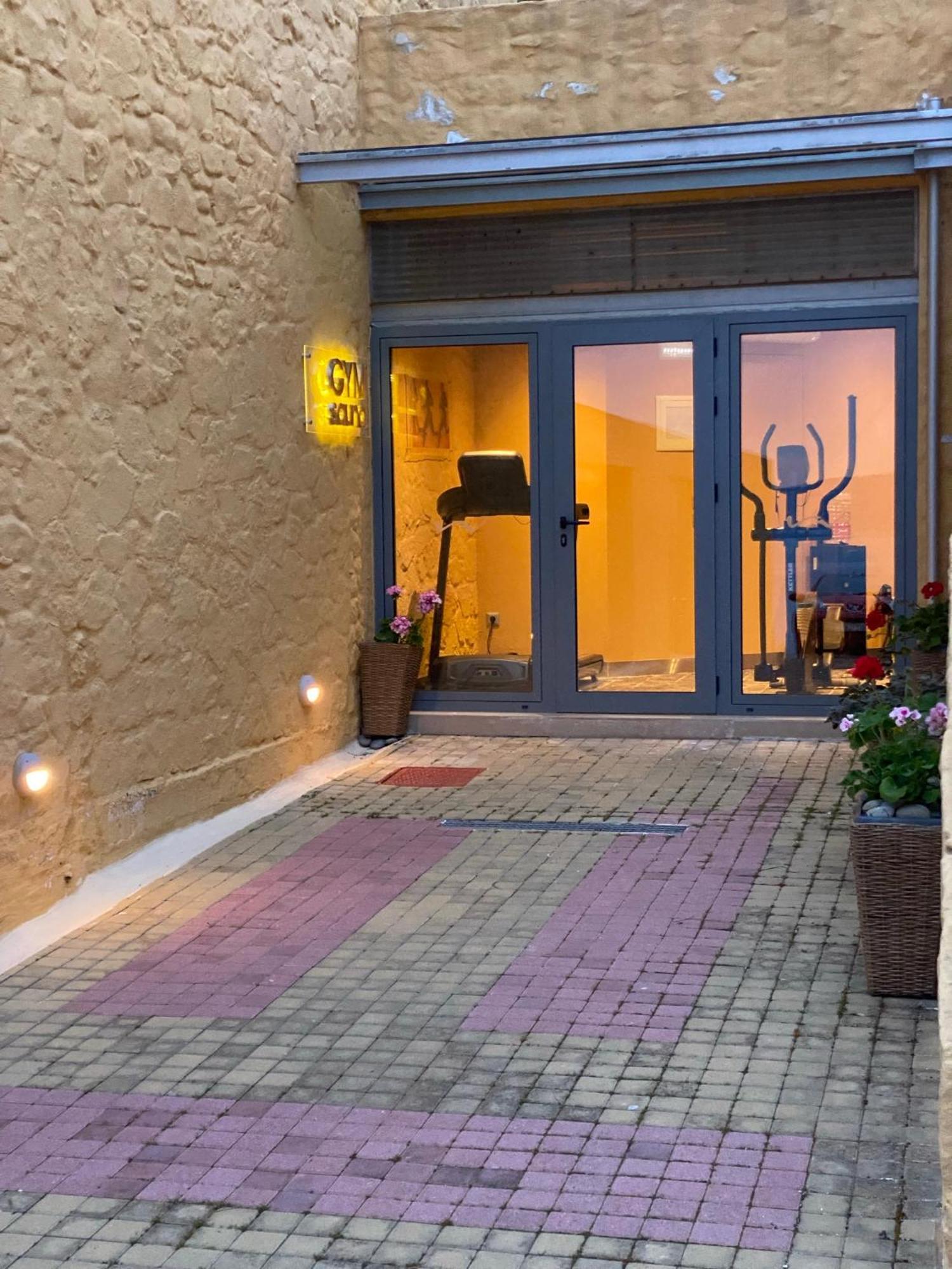 Beachfront Ravdoucha Epavlis Eleni Villa - Pool, Hot Tub, Gym, Sauna, Private Parking, Wifi Chrissi Akti Chania Exterior foto
