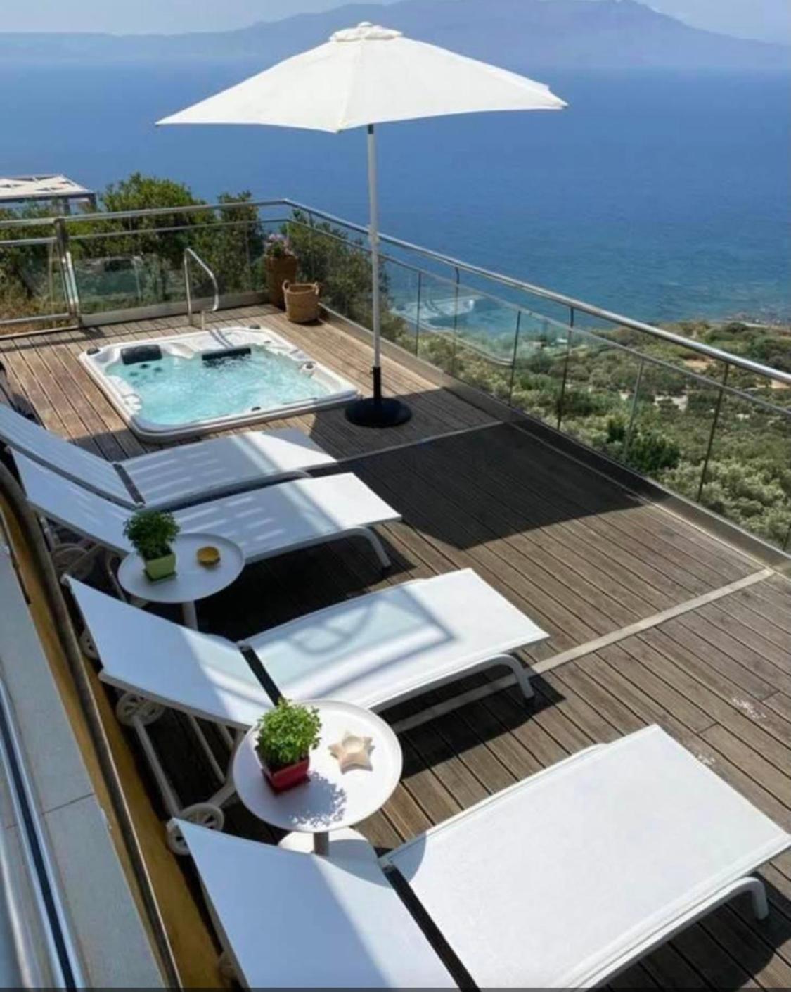 Beachfront Ravdoucha Epavlis Eleni Villa - Pool, Hot Tub, Gym, Sauna, Private Parking, Wifi Chrissi Akti Chania Exterior foto