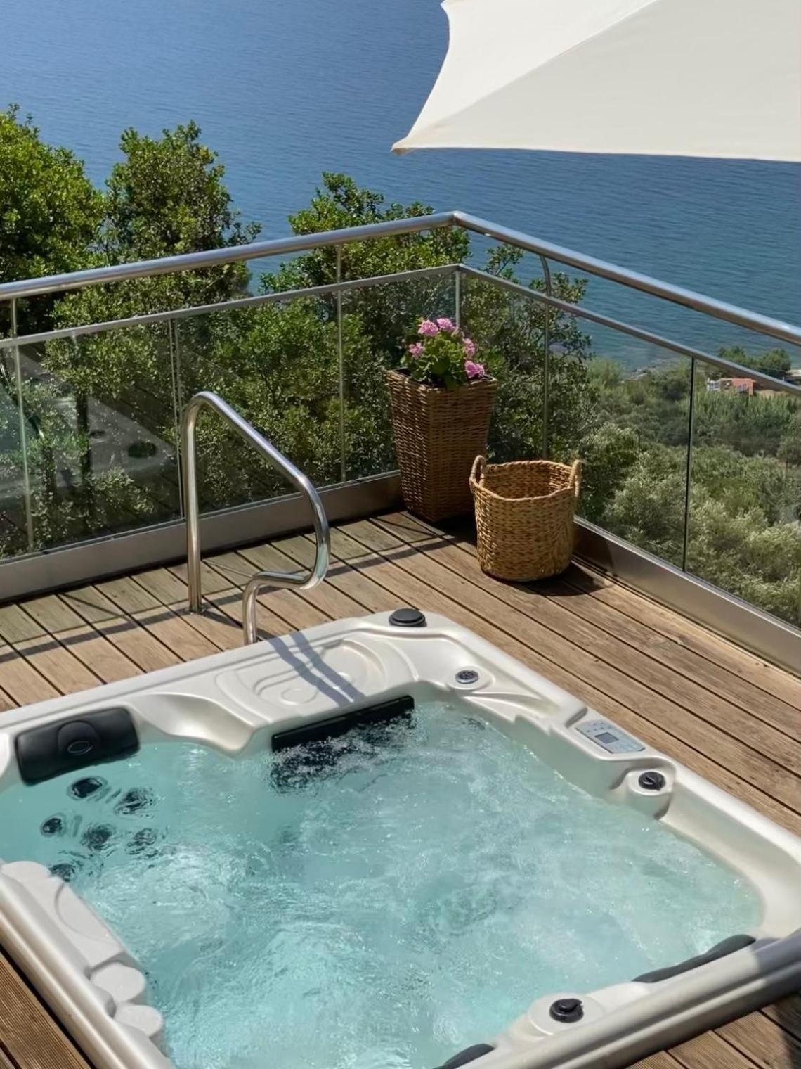 Beachfront Ravdoucha Epavlis Eleni Villa - Pool, Hot Tub, Gym, Sauna, Private Parking, Wifi Chrissi Akti Chania Exterior foto