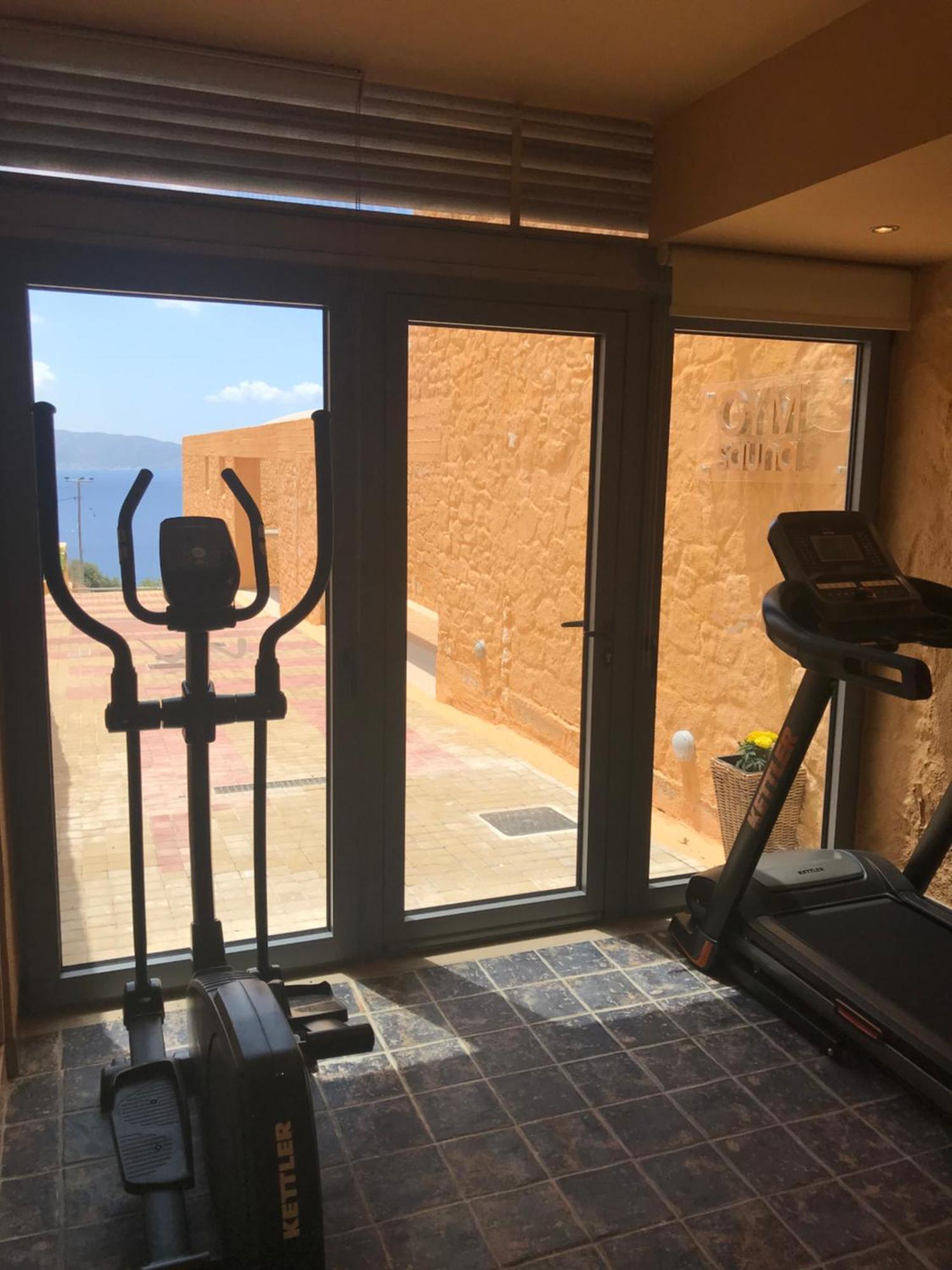 Beachfront Ravdoucha Epavlis Eleni Villa - Pool, Hot Tub, Gym, Sauna, Private Parking, Wifi Chrissi Akti Chania Exterior foto