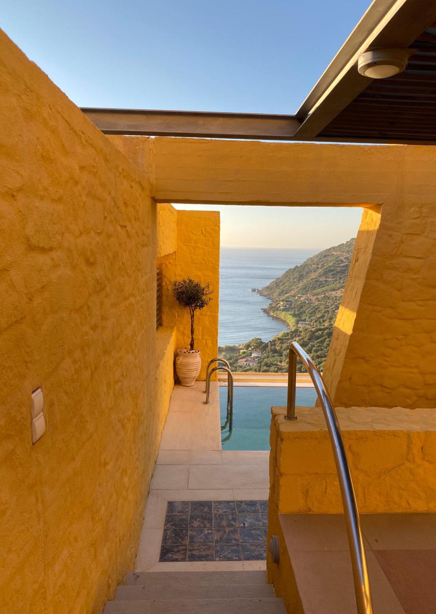 Beachfront Ravdoucha Epavlis Eleni Villa - Pool, Hot Tub, Gym, Sauna, Private Parking, Wifi Chrissi Akti Chania Exterior foto