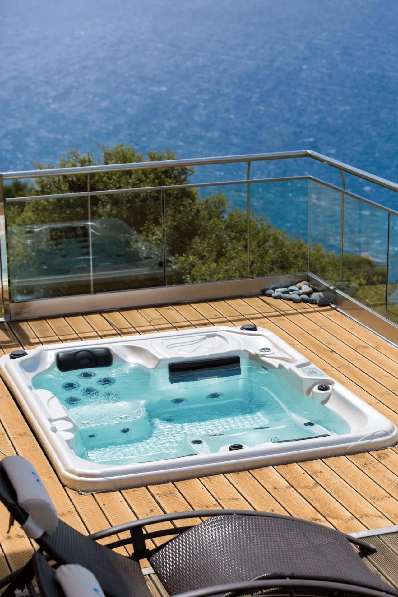 Beachfront Ravdoucha Epavlis Eleni Villa - Pool, Hot Tub, Gym, Sauna, Private Parking, Wifi Chrissi Akti Chania Exterior foto